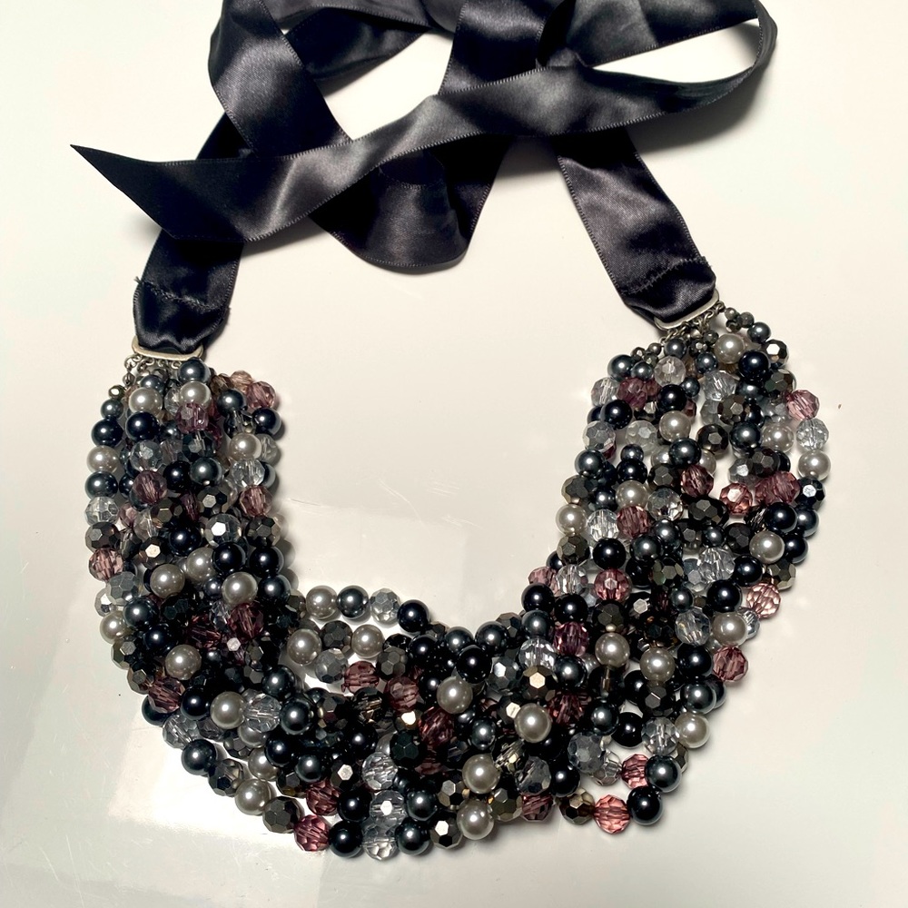Beautiful brand new pearl necklace by BEBE
